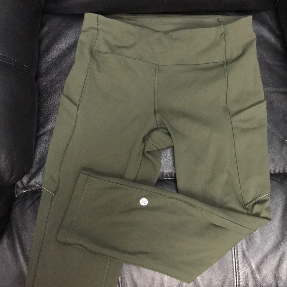 Lululemon Athletica Capri leggings 6 pockets T63